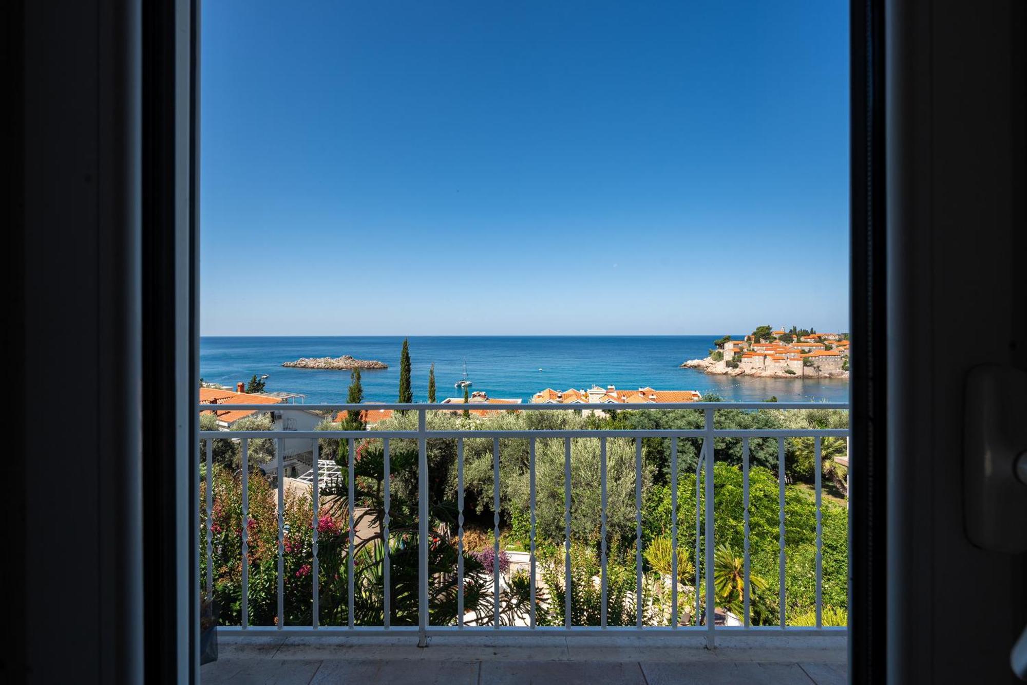 Sun Rose Apartments Sveti Stefan Dış mekan fotoğraf