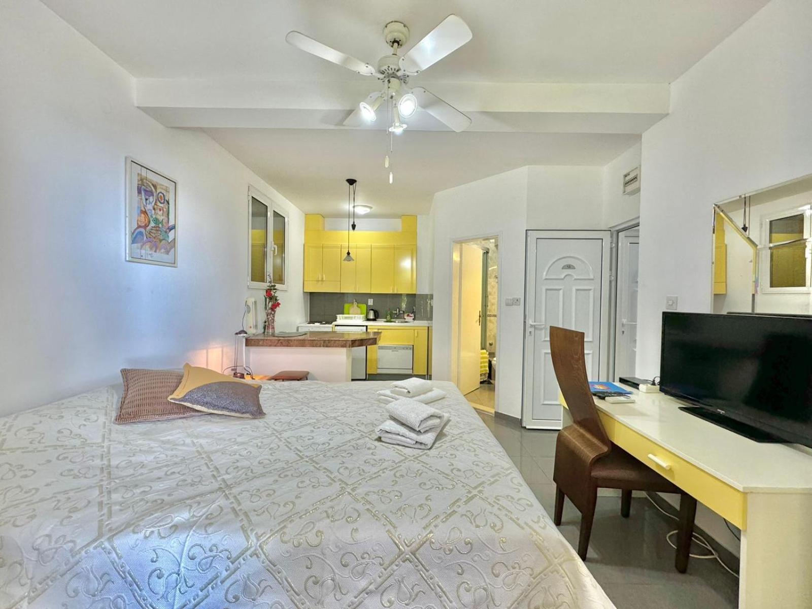 Sun Rose Apartments Sveti Stefan Dış mekan fotoğraf