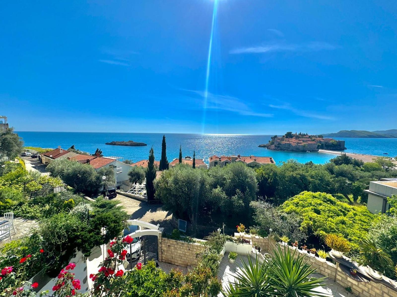 Sun Rose Apartments Sveti Stefan Dış mekan fotoğraf
