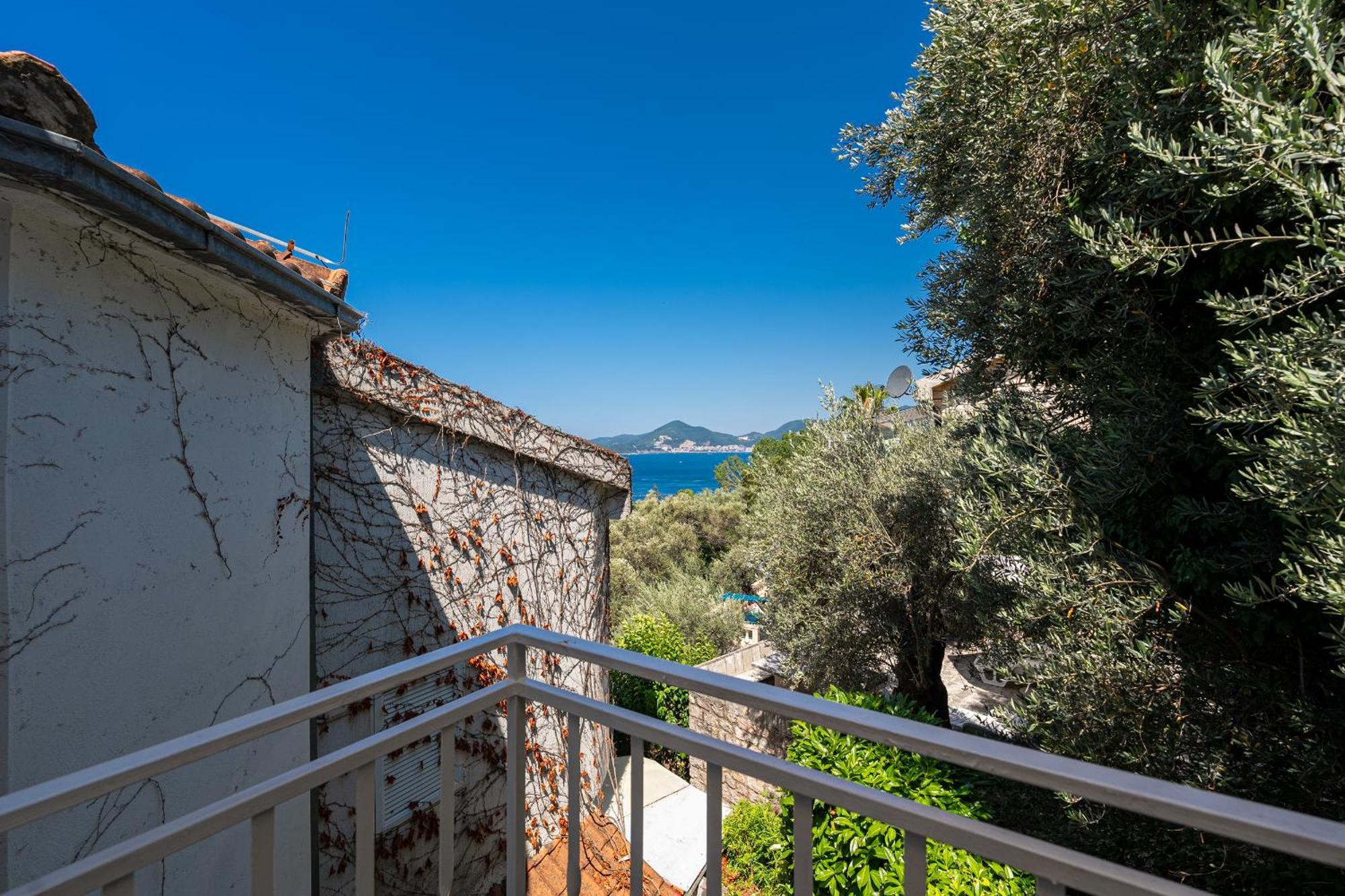 Sun Rose Apartments Sveti Stefan Oda fotoğraf