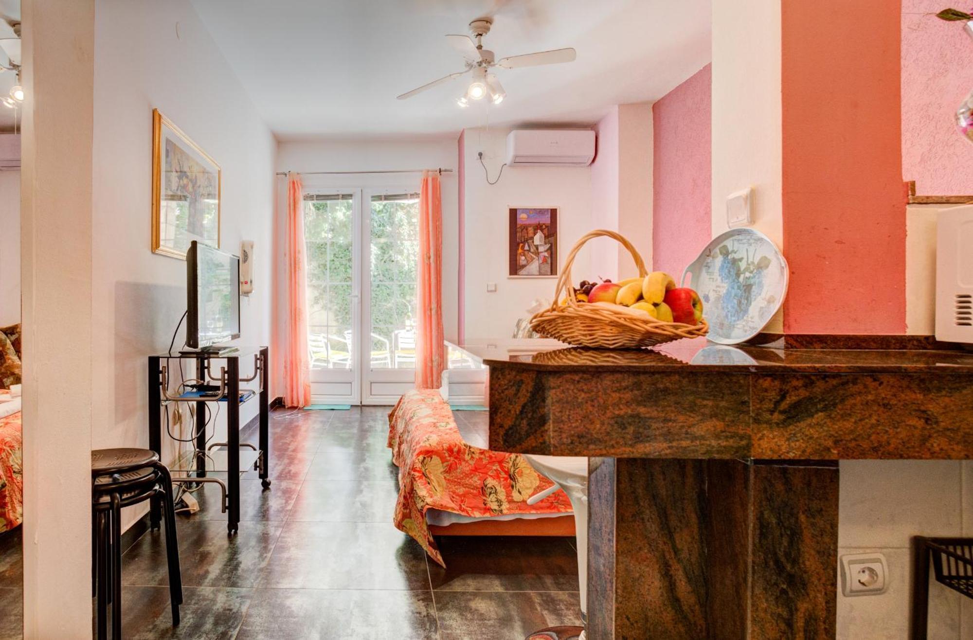 Sun Rose Apartments Sveti Stefan Oda fotoğraf